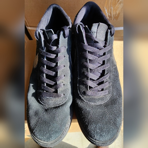 NIKE SB ZOOM SUEDE SNEAKER SIZE 11.5, COLOR BLACK - Picture 6 of 8